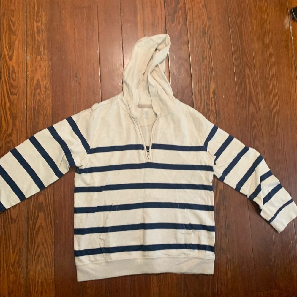 This is a size XL (14/16) kids, nice for layering, has hoodie, zipper at the top
